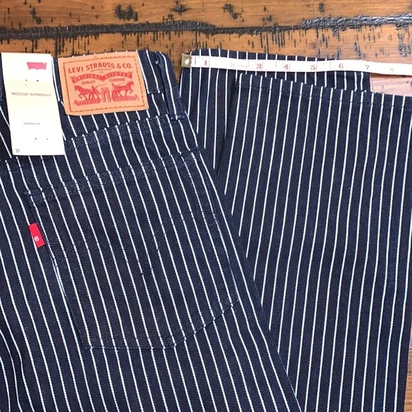 Levi’s Wedgie Straight Jeans - Picture 13 of 13